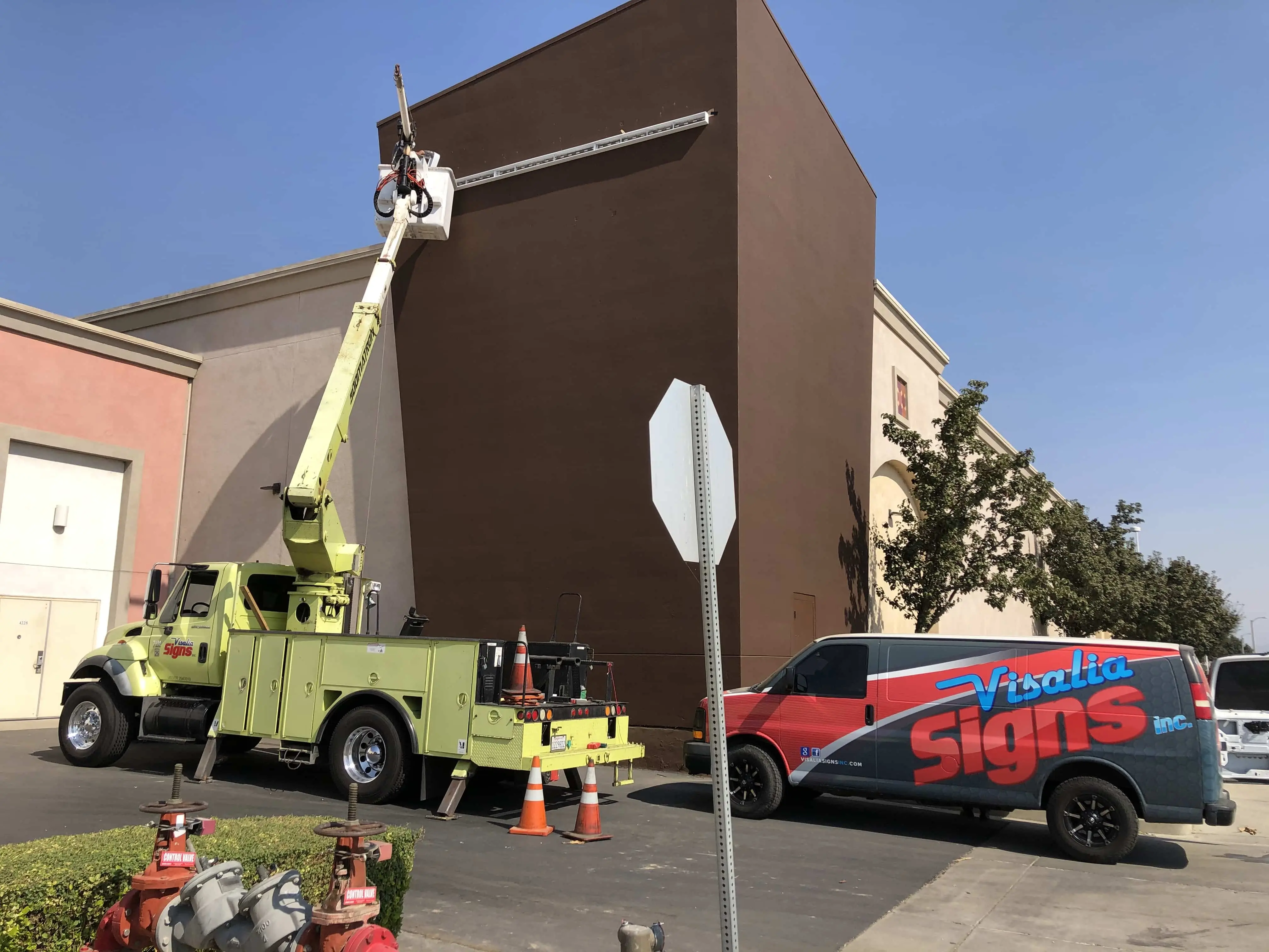 Sign crew Visalia CA