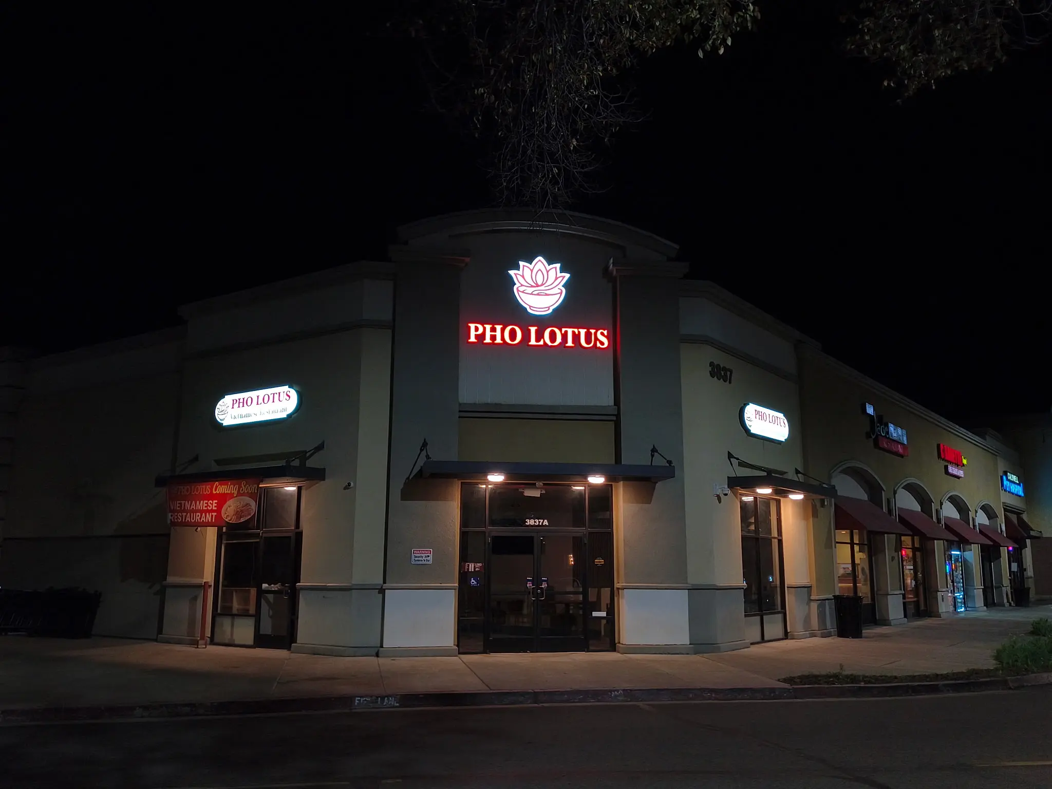 Illuminated sign Visalia CA