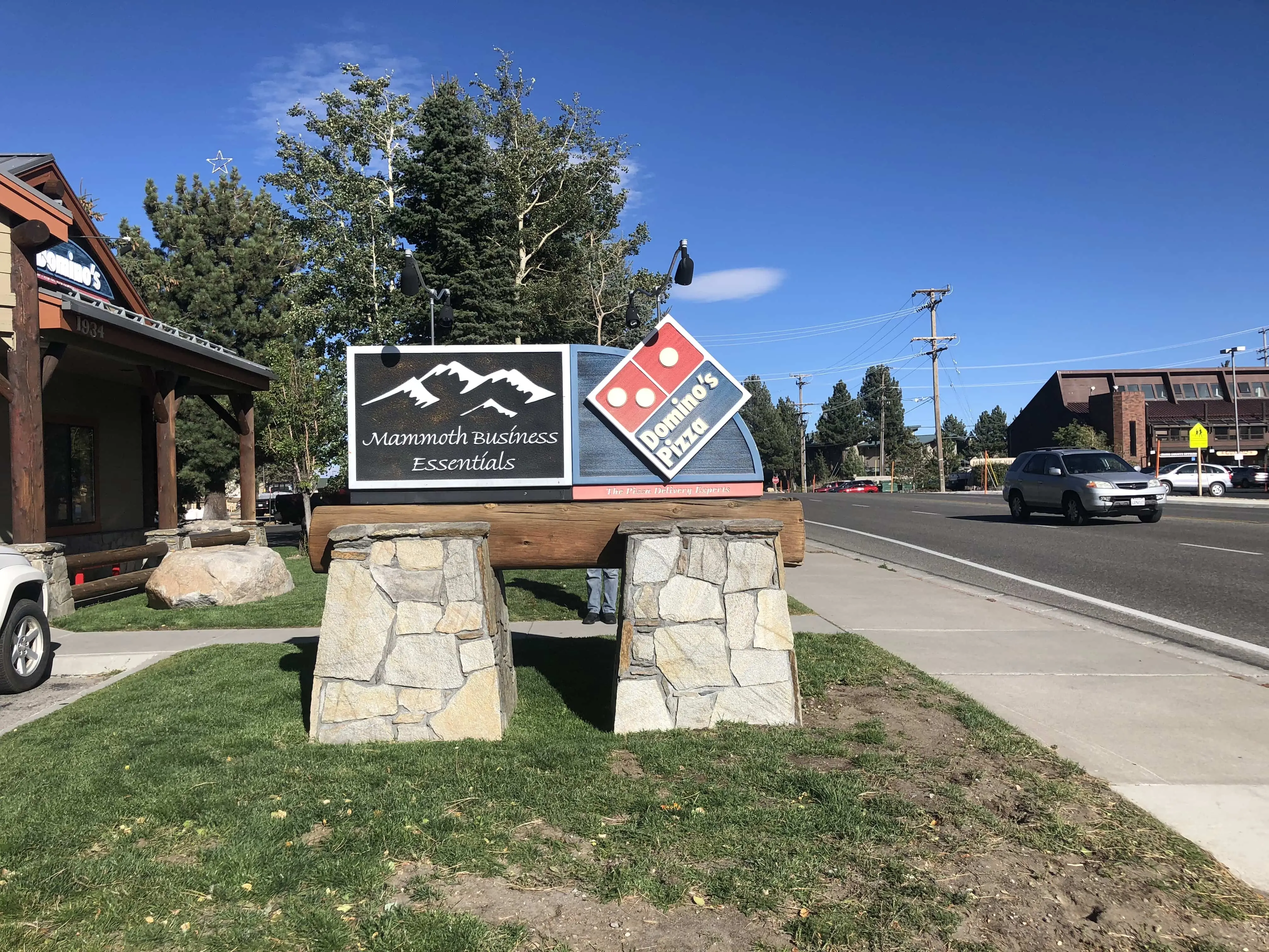 Ground monument sign Visalia