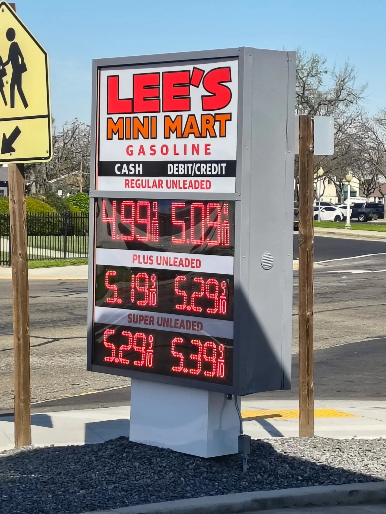 Monument sign Visalia CA – Lee