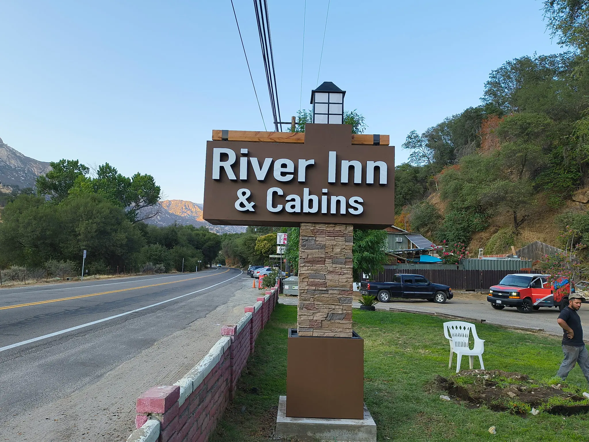 Monument sign Visalia CA – RV4