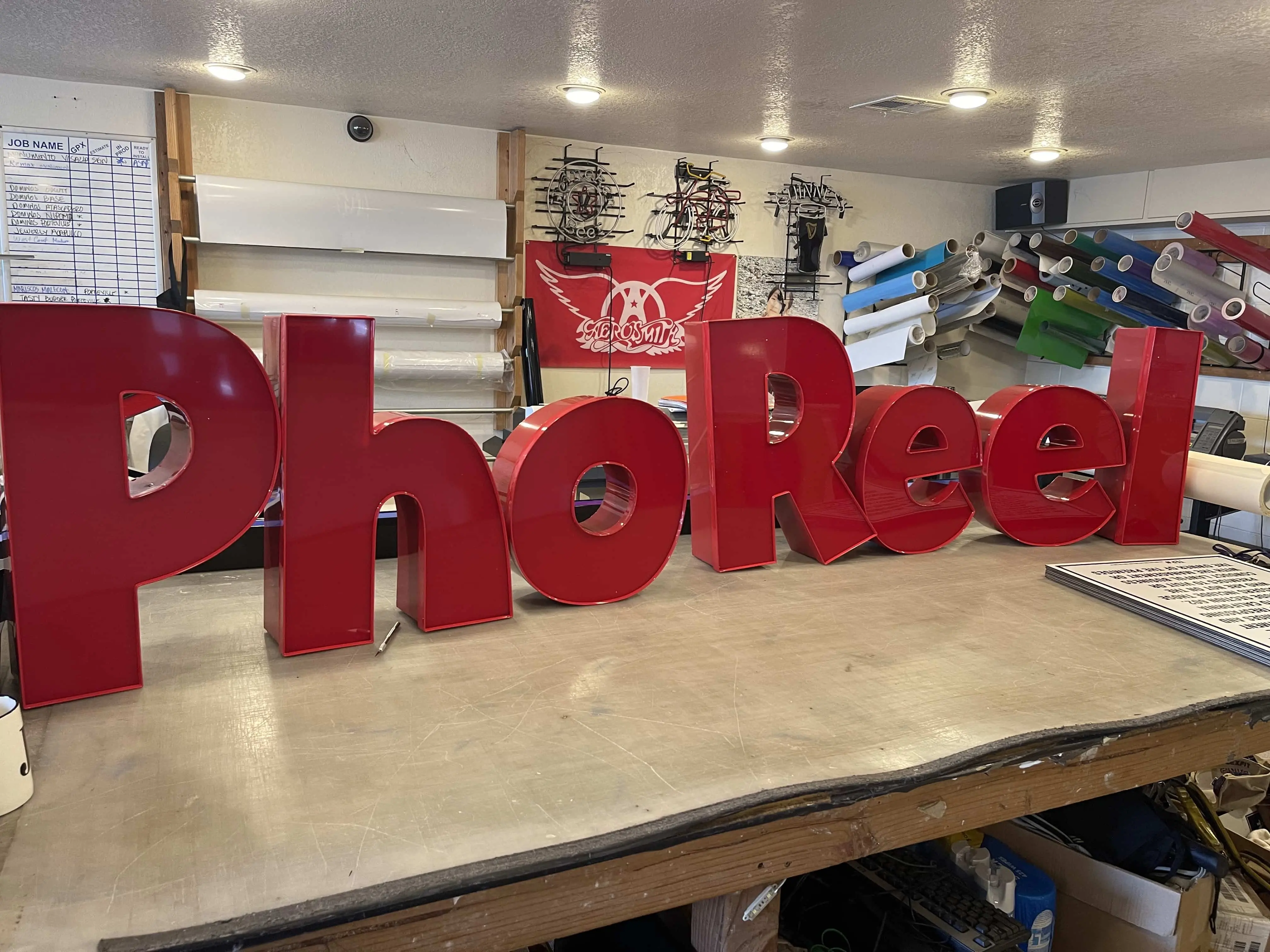 Sign shop Visalia Signs Inc.